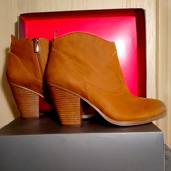 VINCE CAMUTO ankle Boots sz 9 - Picture 3 of 5